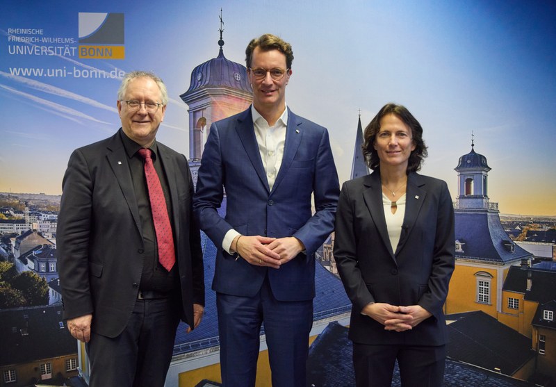 NRW-Prime Minister Hendrik Wüst visits our lab