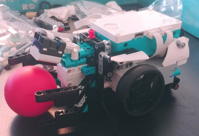 Working with Robots: Design and Evaluation of an introductory Computer Science Teaching Unit with Educational Robots