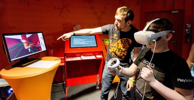 RHINO-VR Experience: Teaching Mobile Robotics Concepts in an Interactive Museum Exhibit